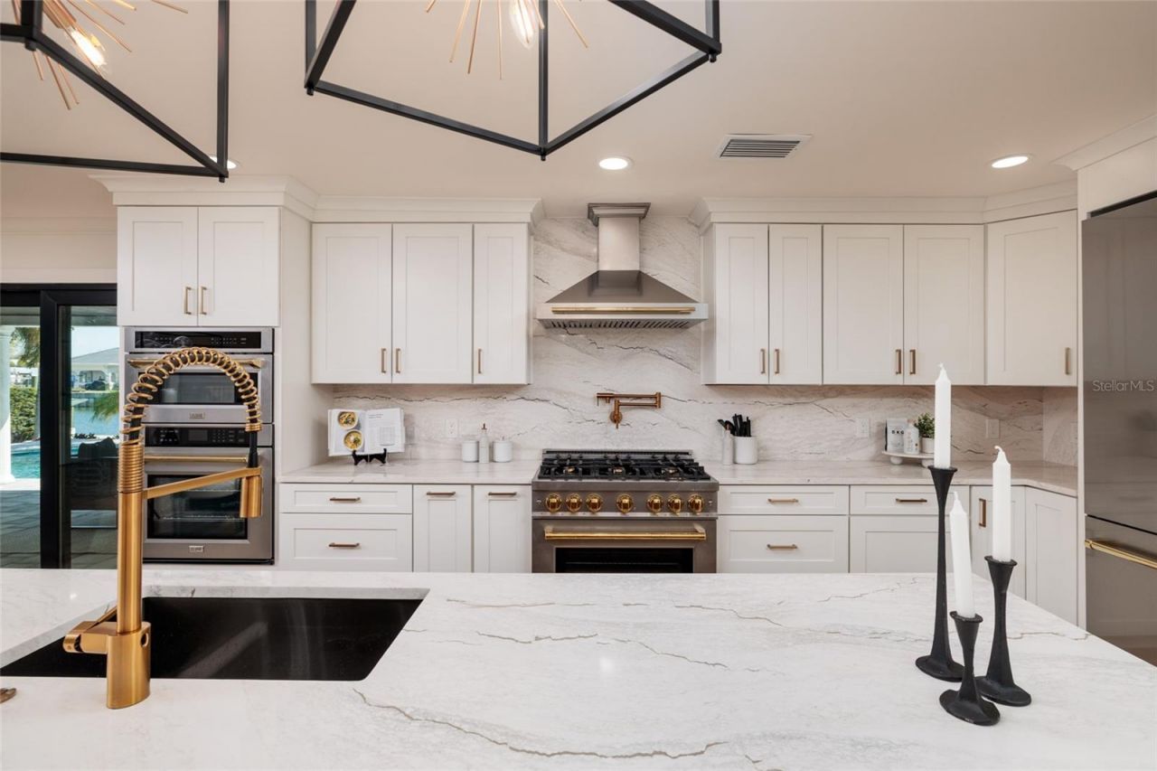 2032 Kansas Avenue Ne, Saint Petersburg, FL 33703 Photo