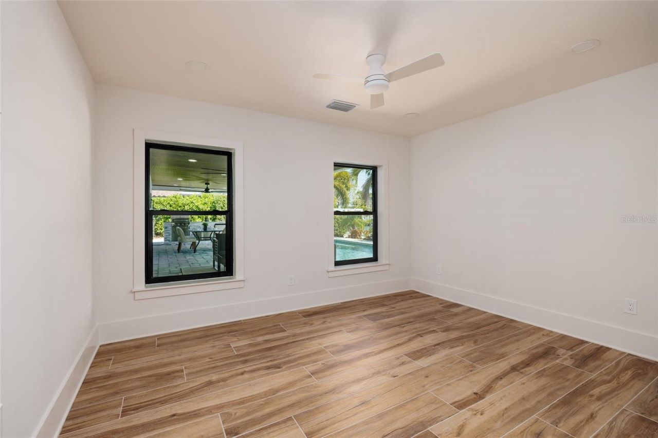 2032 Kansas Avenue Ne, Saint Petersburg, FL 33703 Photo