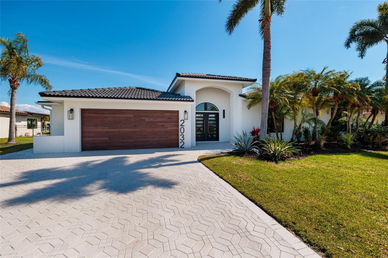 2032 Kansas Avenue Ne, Saint Petersburg, FL 33703 Photo