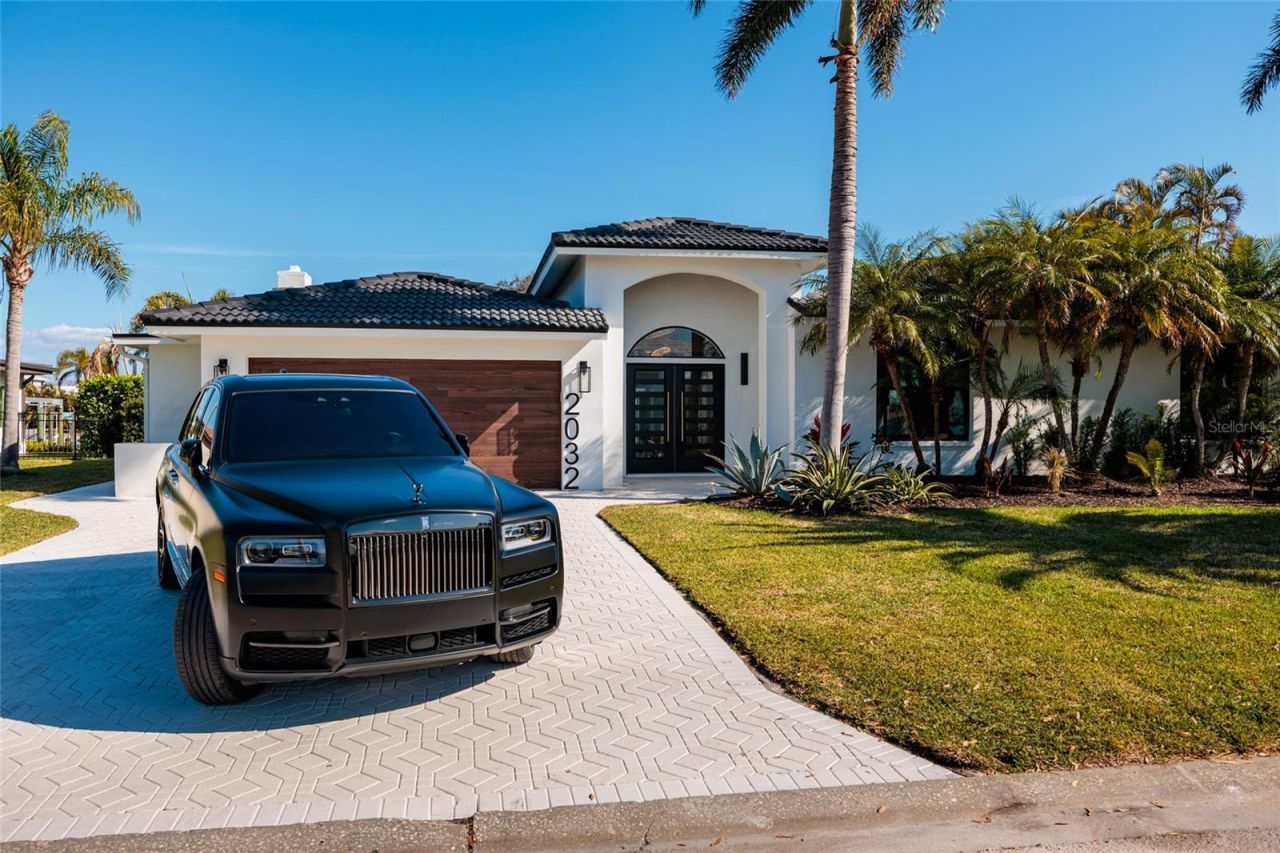 2032 Kansas Avenue Ne, Saint Petersburg, FL 33703 Photo