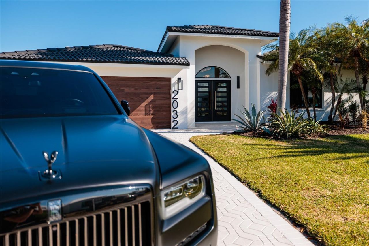 2032 Kansas Avenue Ne, Saint Petersburg, FL 33703 Photo