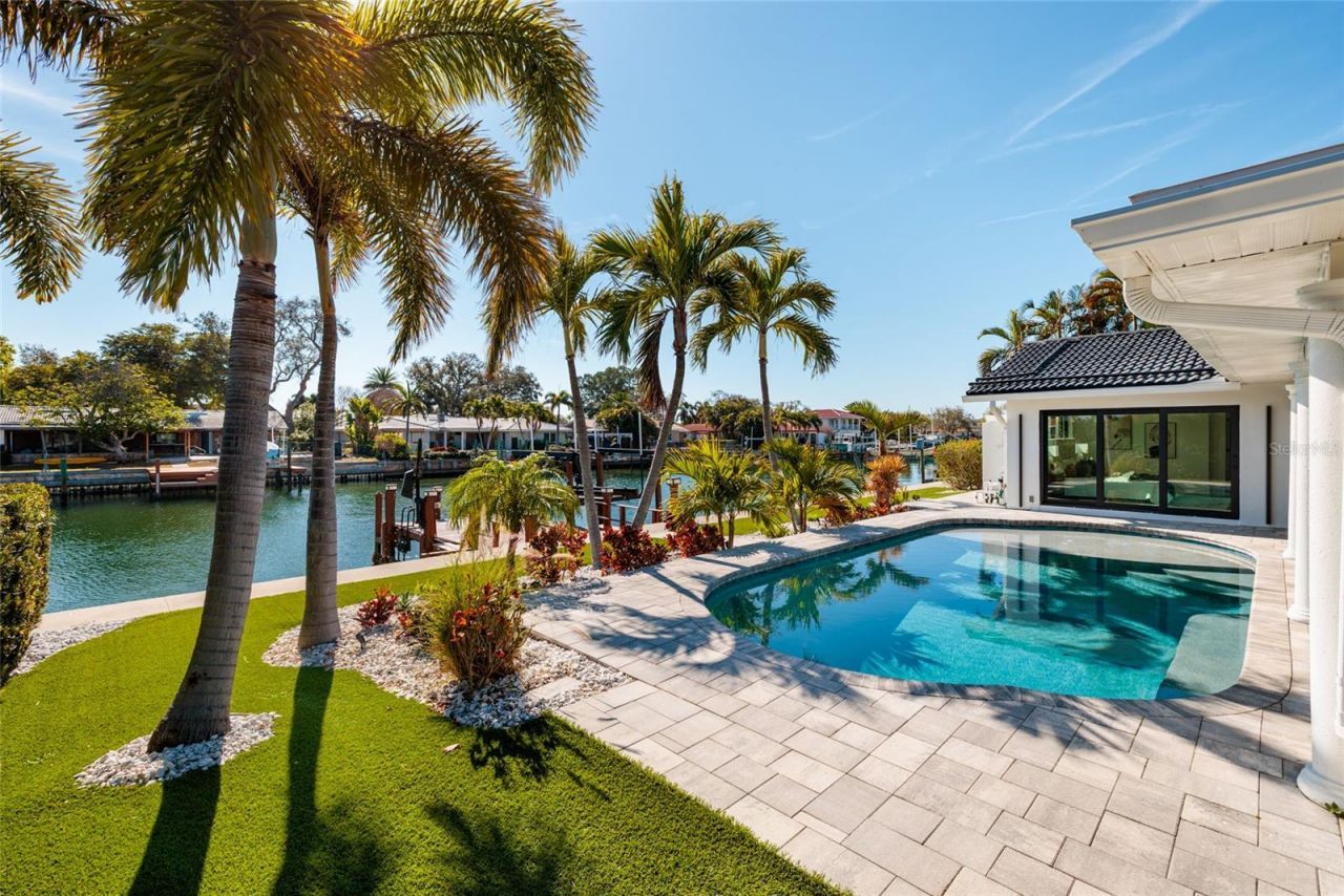 2032 Kansas Avenue Ne, Saint Petersburg, FL 33703 Photo