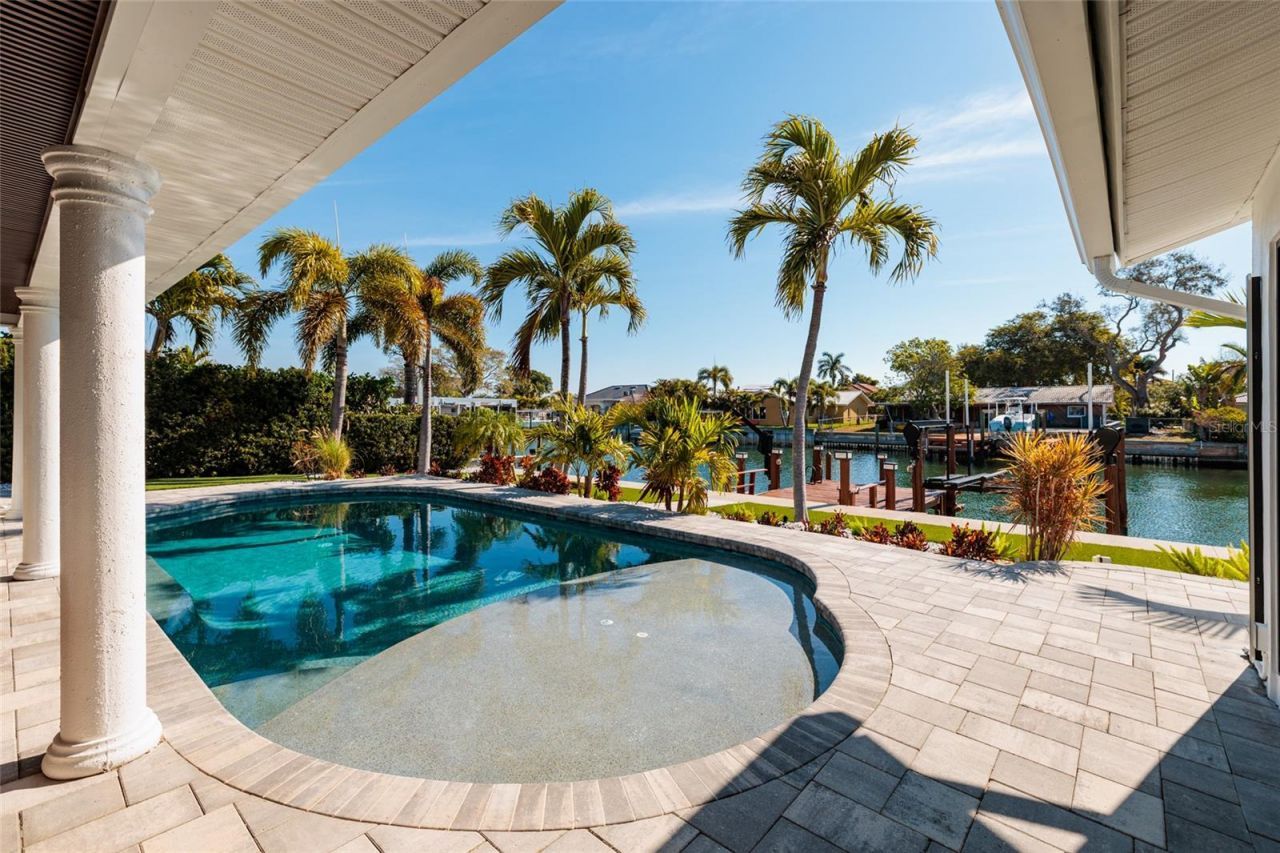 2032 Kansas Avenue Ne, Saint Petersburg, FL 33703 Photo