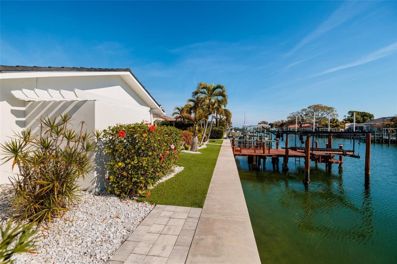 2032 Kansas Avenue Ne, Saint Petersburg, FL 33703 Photo