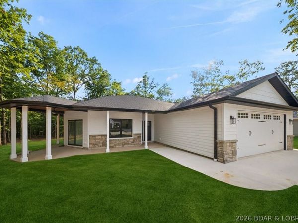 535 Grand Point Boulevard , Sunrise Beach, MO 65079