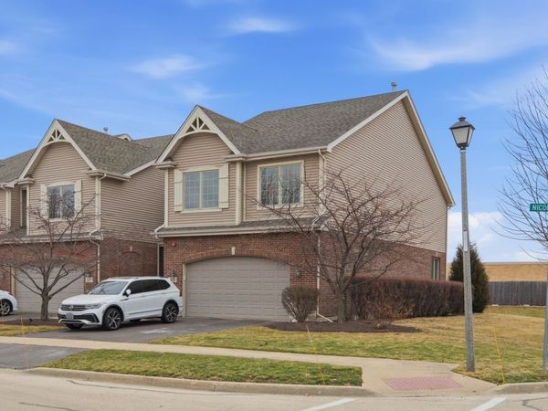 301 Nicole Way, Itasca, IL 60143