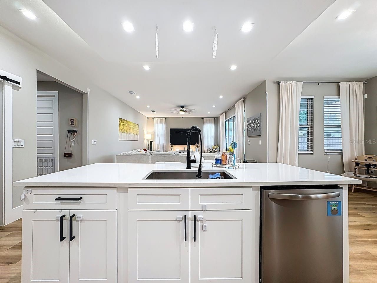 2720 S Shine Avenue, Orlando, FL 32806 Photo