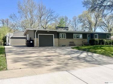 1932 Monterey Drive, Lincoln, NE 68506