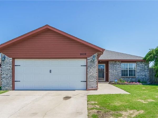 1039 NW 18th Street, Moore, OK 73160