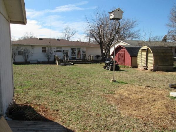 422 Northcutt Drive, Lindsay, OK 73052