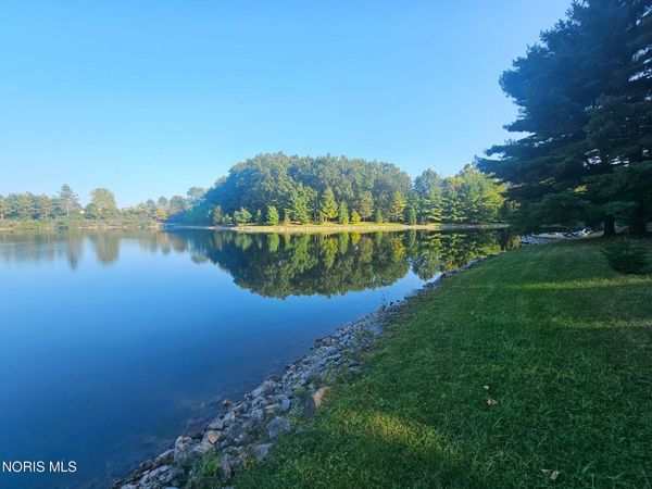 8161 Hill Avenue , Holland, OH 43528