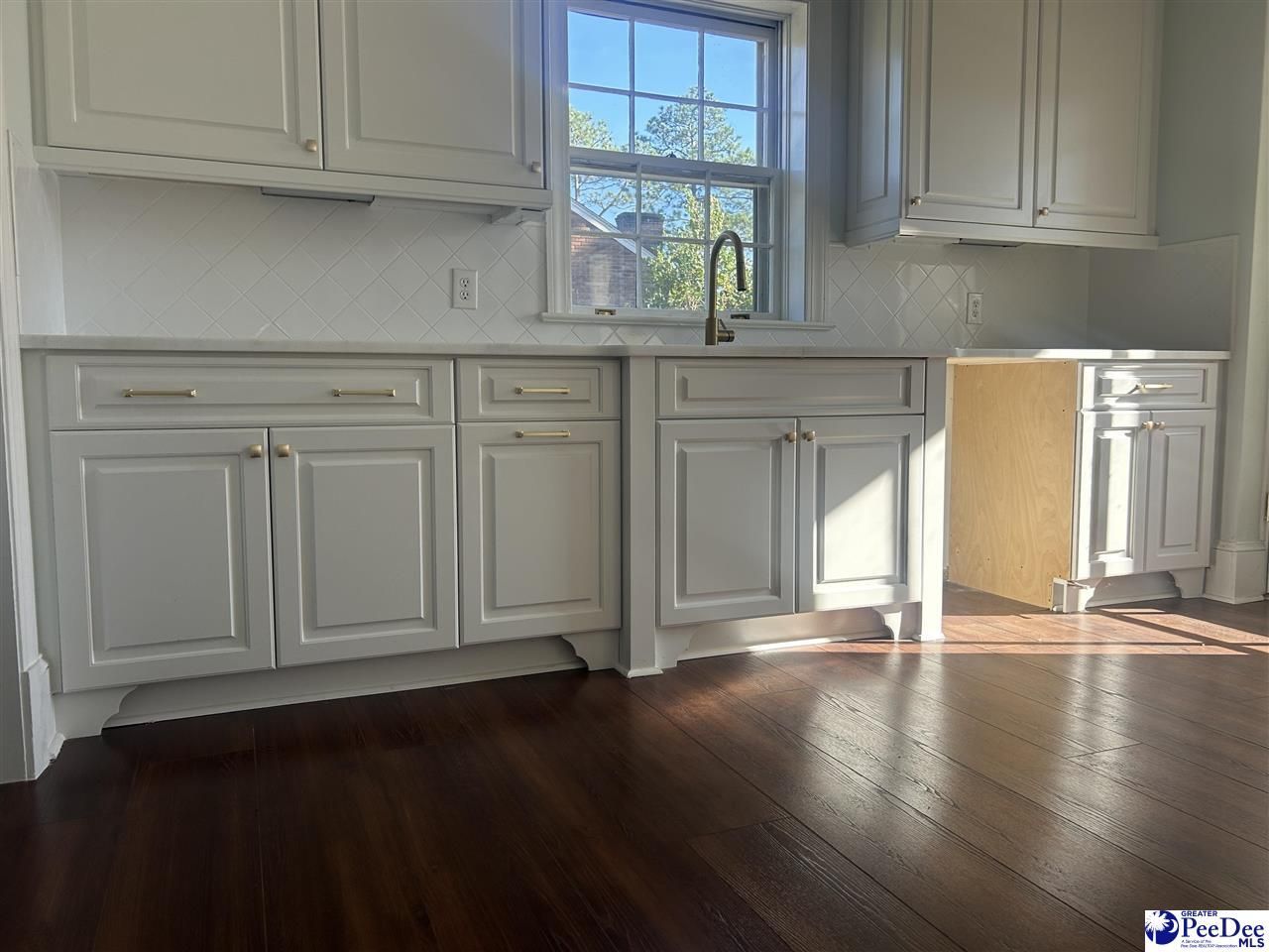 615 E Main St. Photo 17