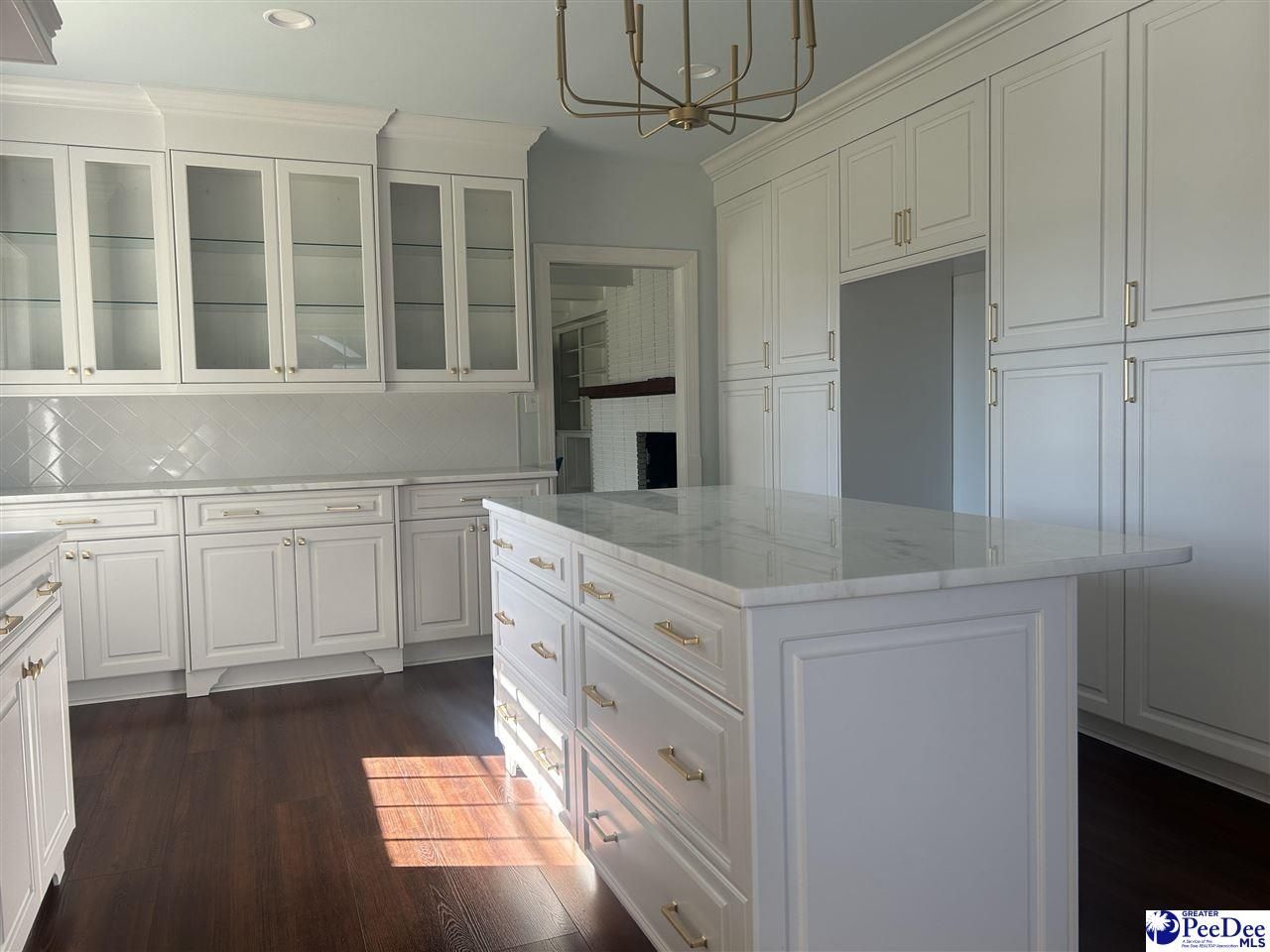 615 E Main St. Photo 18