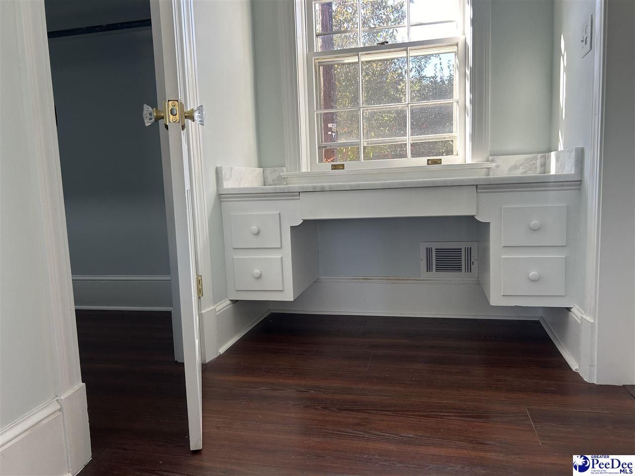 615 E Main St. Photo 20