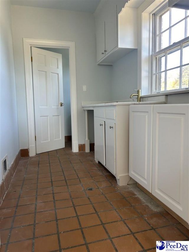 615 E Main St. Photo 32