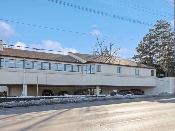 2875 Mt Vernon Rd SE, Cedar Rapids, IA 52403