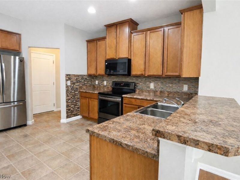 38446 Foxglen Avenue, Avon, OH 44011 Photo 9