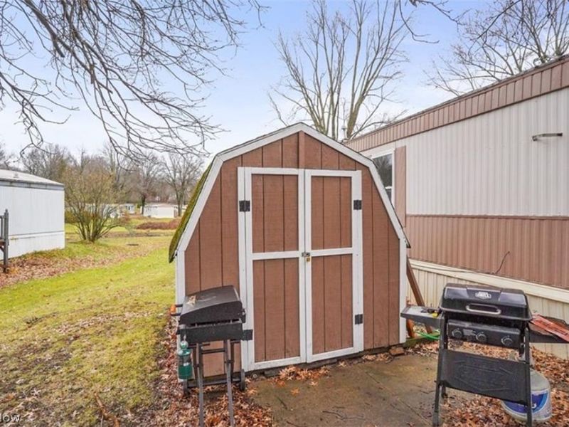 7443 Spillway, Unit 73, Lisbon, OH 44423 Photo 9