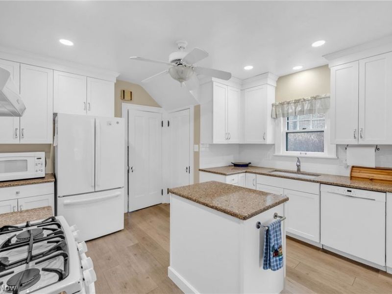 20791 Lake Road, Rocky River, OH 44116 Photo 14