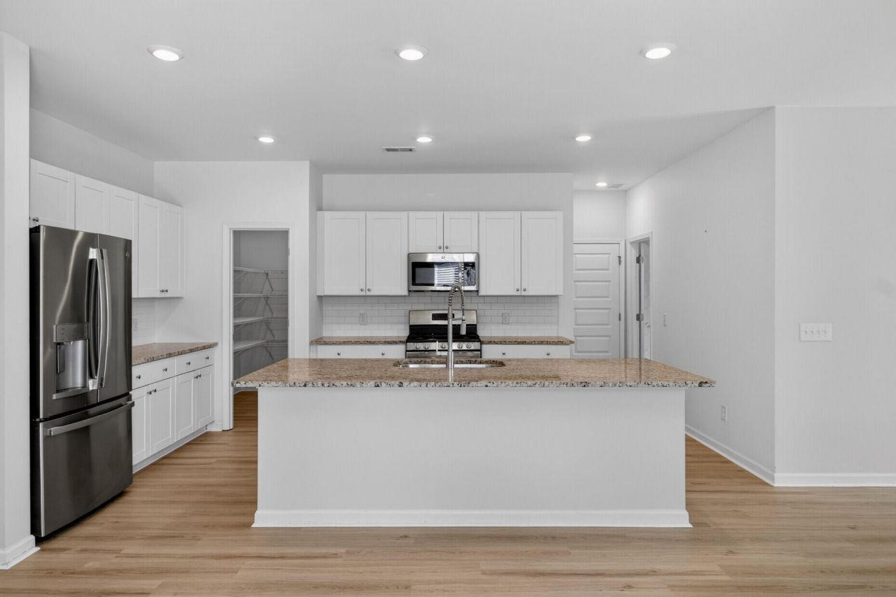 432 Minim Street Photo 5