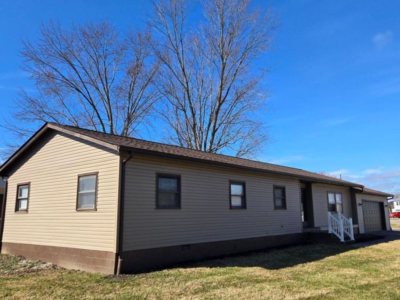 1044 Kelly Drive, Hebron, OH 43025 Photo 2