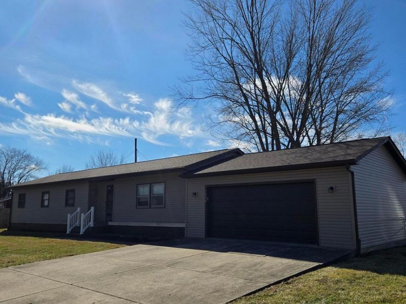 1044 Kelly Drive, Hebron, OH 43025 Photo 3