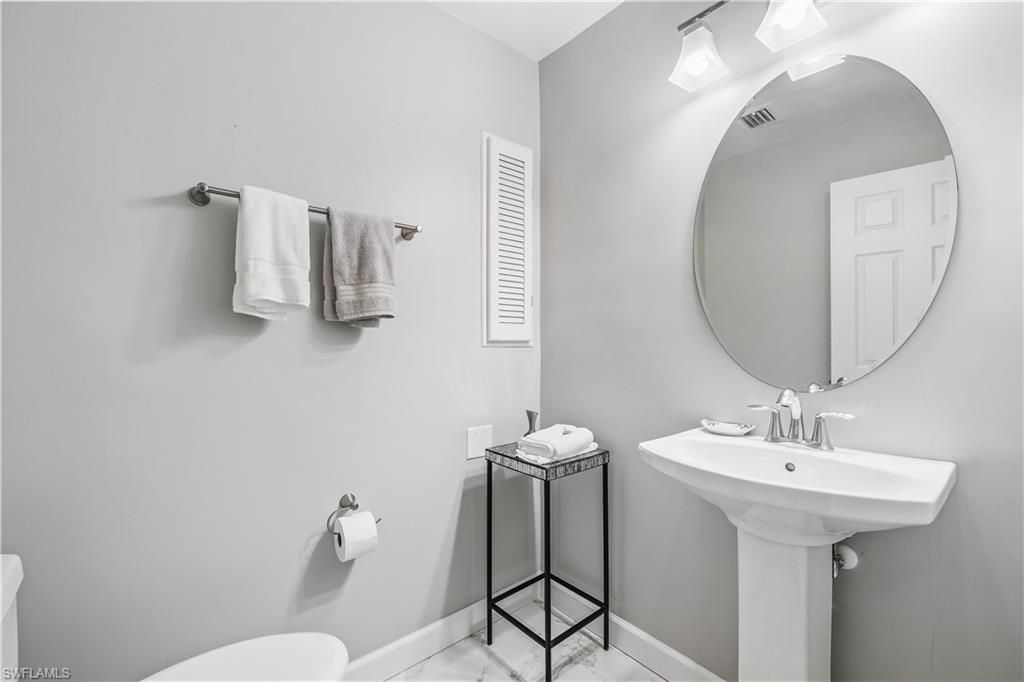 3209 W Riverside Dr, Fort Myers, FL 33901 Photo