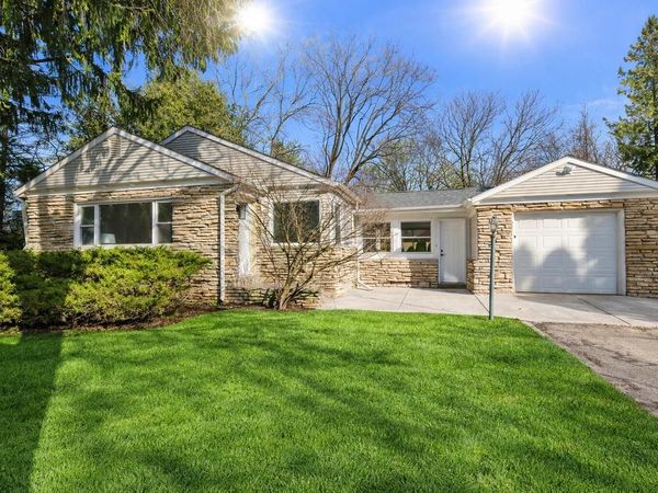 8424 N Fox Croft LANE, Fox Point, WI 53217