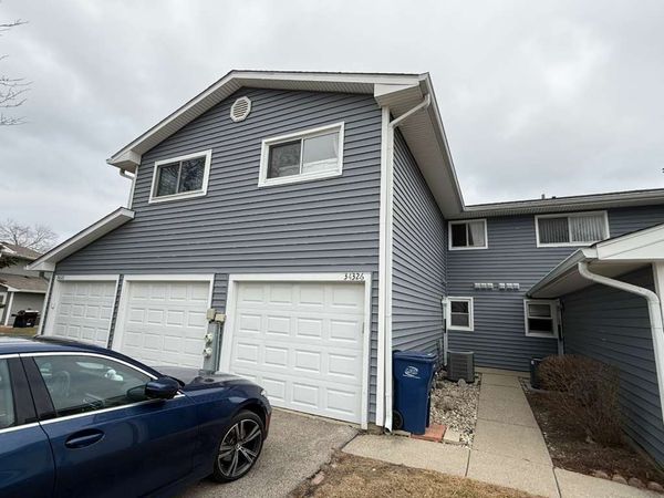 34326 N Birch Lane, Gurnee, IL 60031