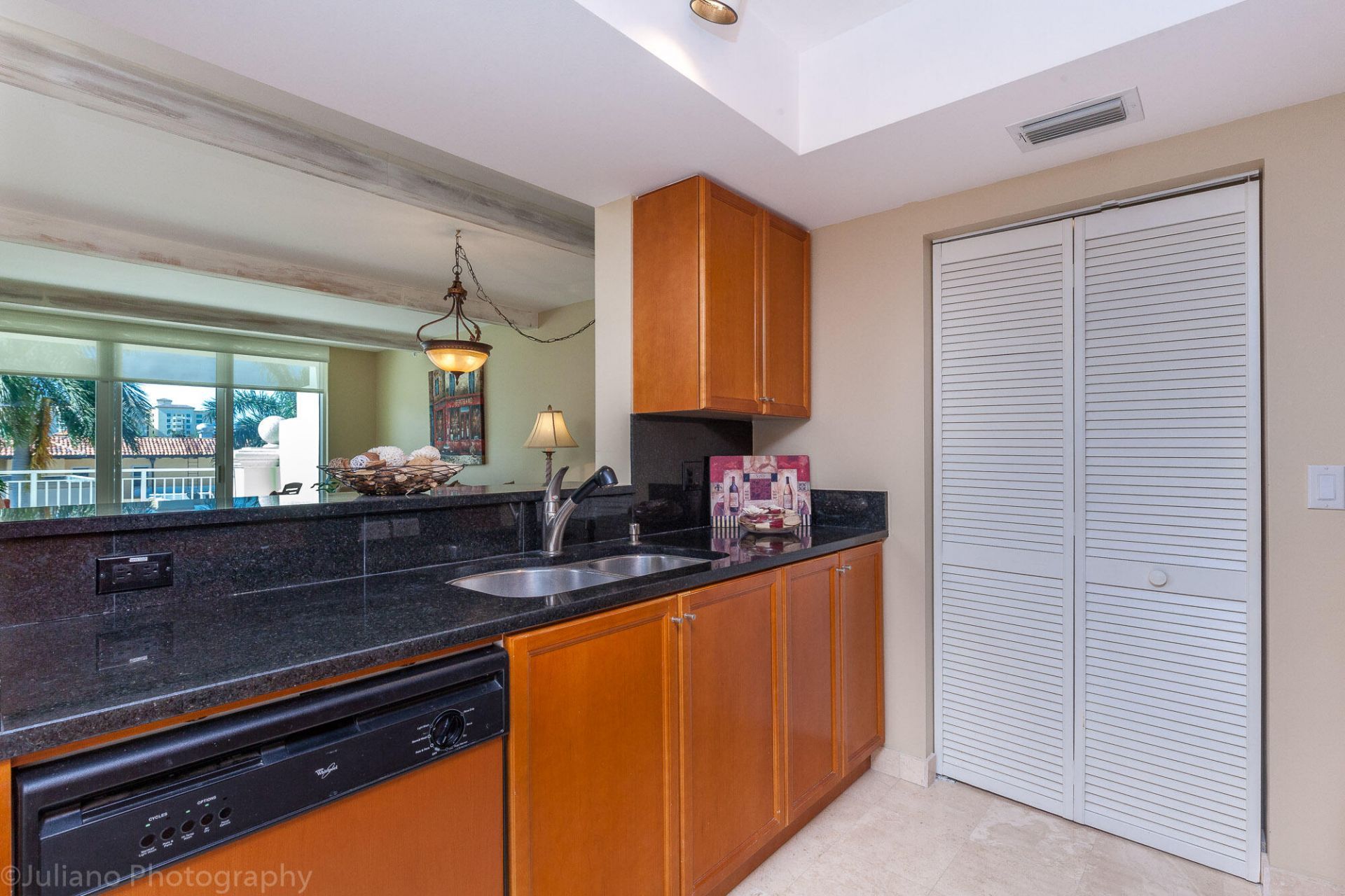 99 SE Mizner Boulevard, Unit 323, Boca Raton, FL 33432 Photo