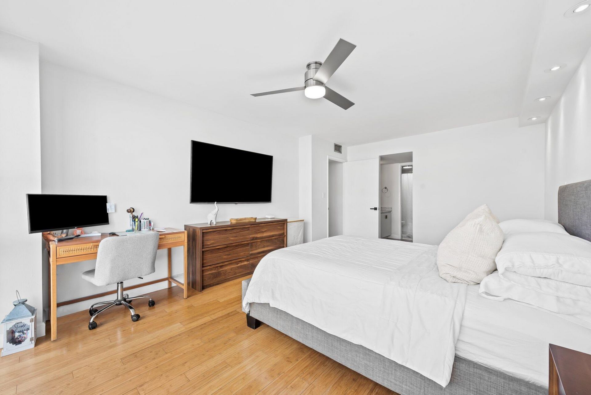 600 NE 36th Street, Unit 606, Miami, FL 33137 Photo