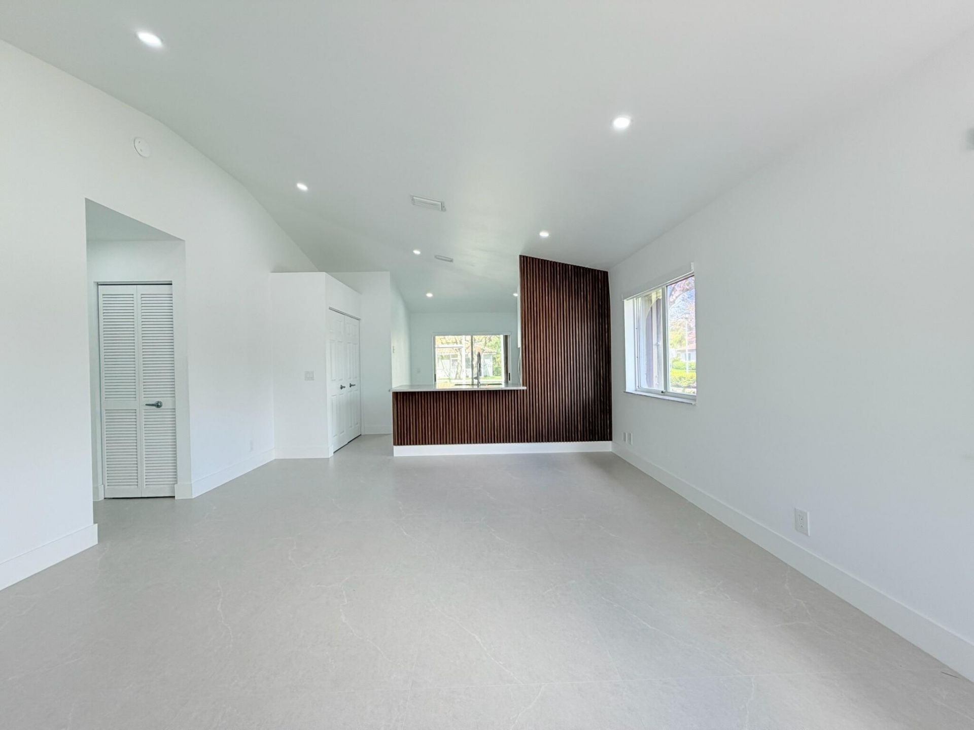 20841 NW 1st Street, Pembroke Pines, FL 33029 Photo