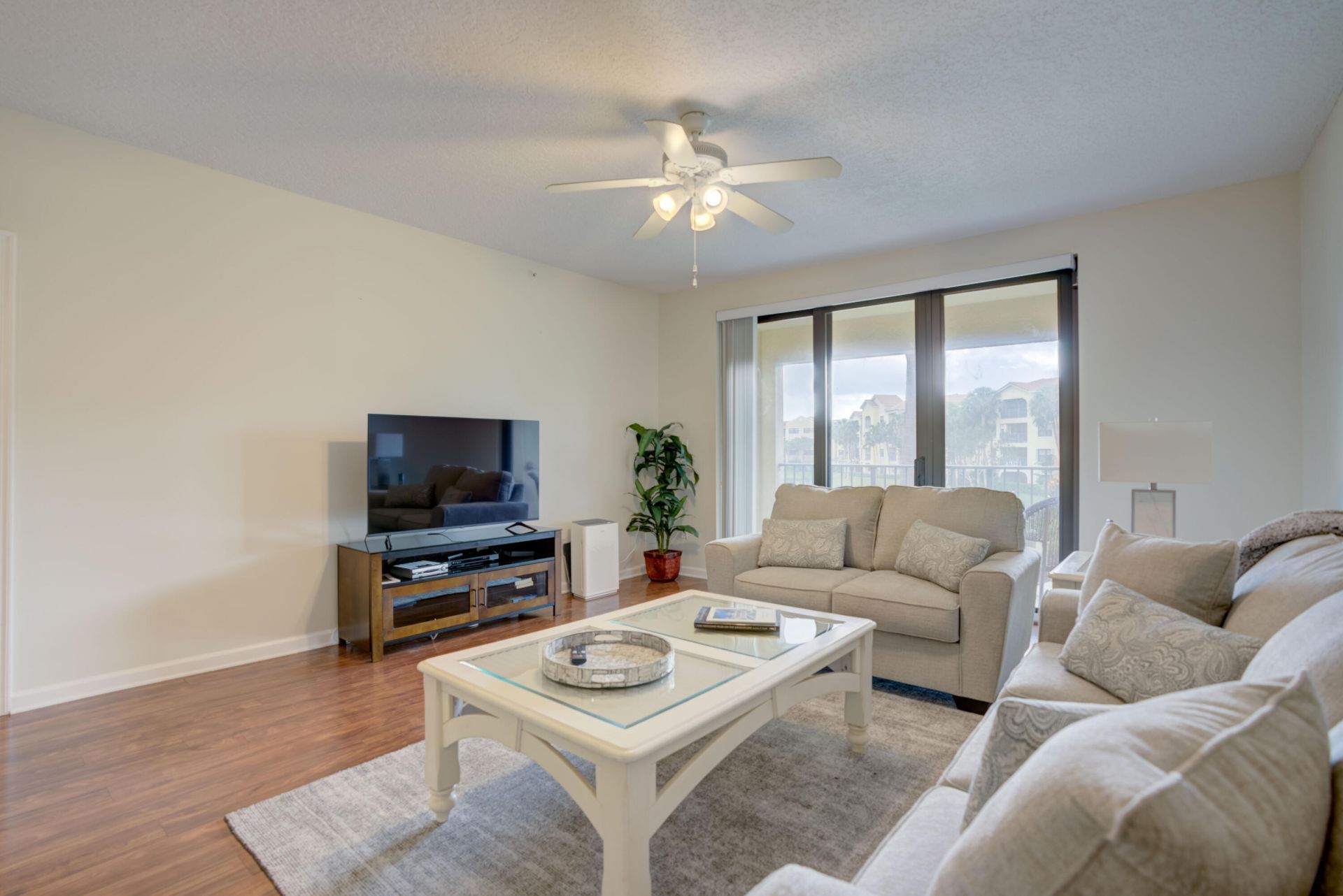 200 Uno Lago Drive, Unit 202, Juno Beach, FL 33408 Photo