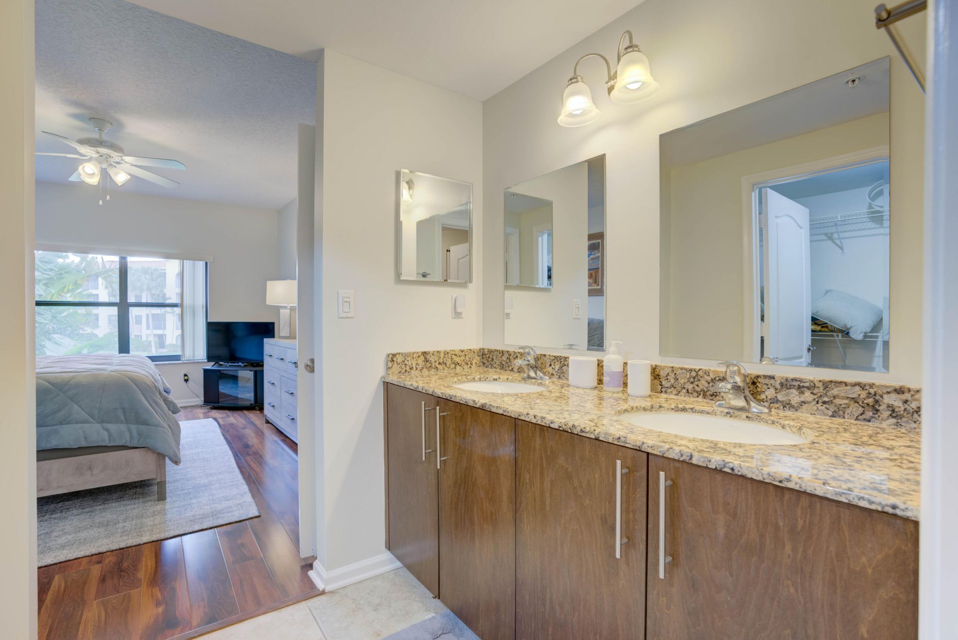 200 Uno Lago Drive, Unit 202, Juno Beach, FL 33408 Photo