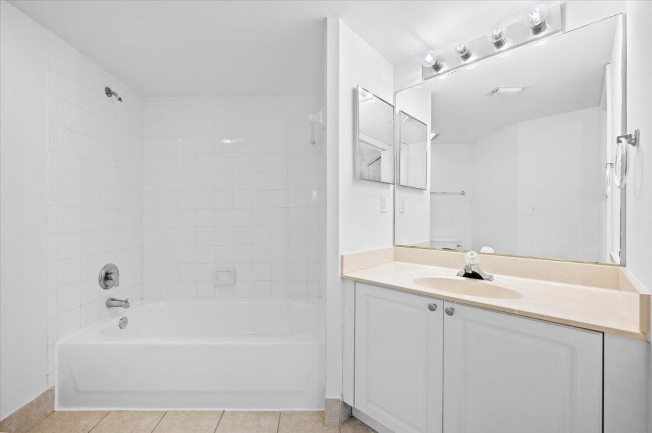 200 Crestwood Court N, Unit 211, Royal Palm Beach, FL 33411 Photo