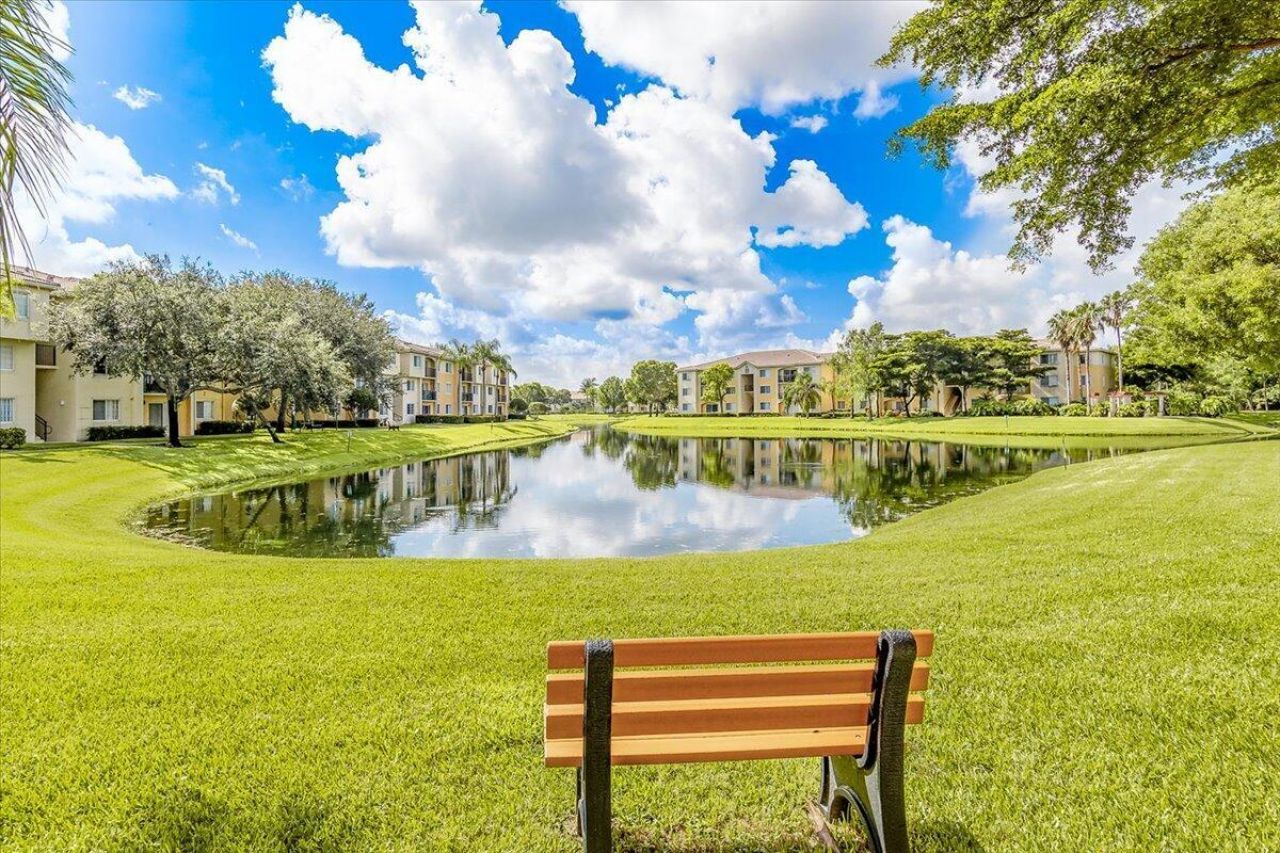 200 Crestwood Court N, Unit 211, Royal Palm Beach, FL 33411 Photo