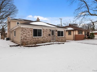4205 Harding Street, Dearborn Heights, MI 48125