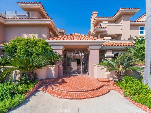 1900 Pacific Coast, Unit 16, Huntington Beach, CA 92648