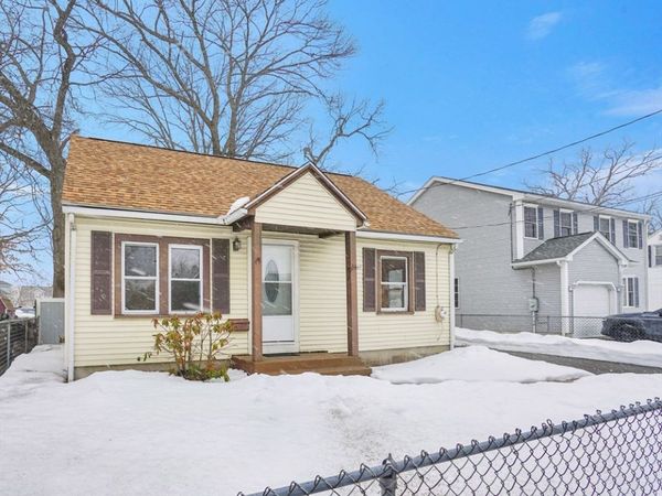 33 Drexel St, Springfield, MA 01104