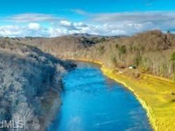 7 Legra Road, Grassy Creek, NC 28631
