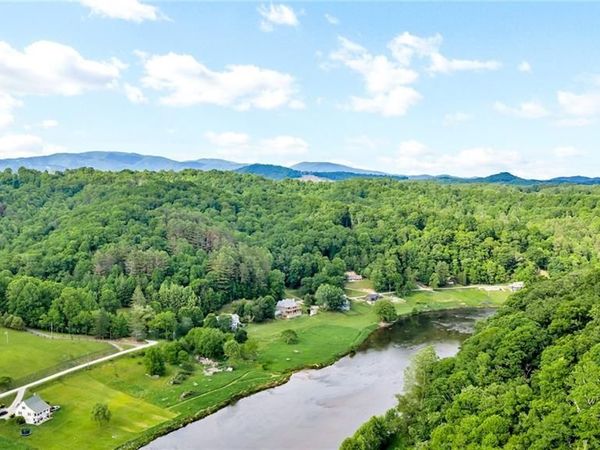 7 Legra Road, Grassy Creek, NC 28631
