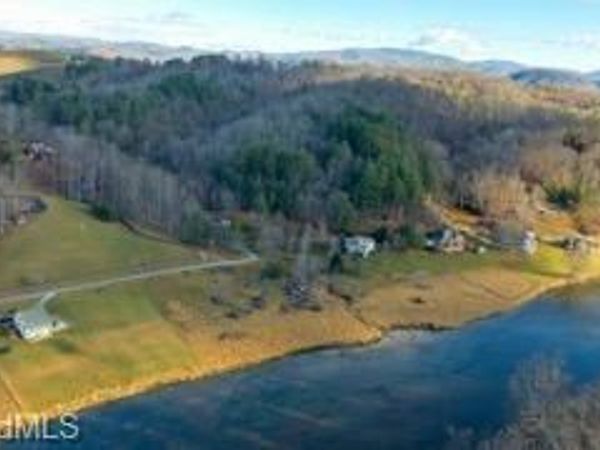 7 Legra Road , Grassy Creek, NC 28631