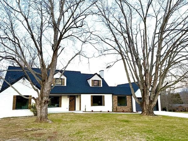 274 W Country Club Road , Moravian Falls, NC 28654