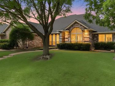 4224 Hollow Creek Court, Fort Worth, TX 76008