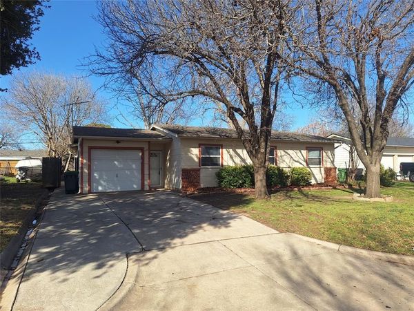 740 Thomas Avenue, Hurst, TX 76053