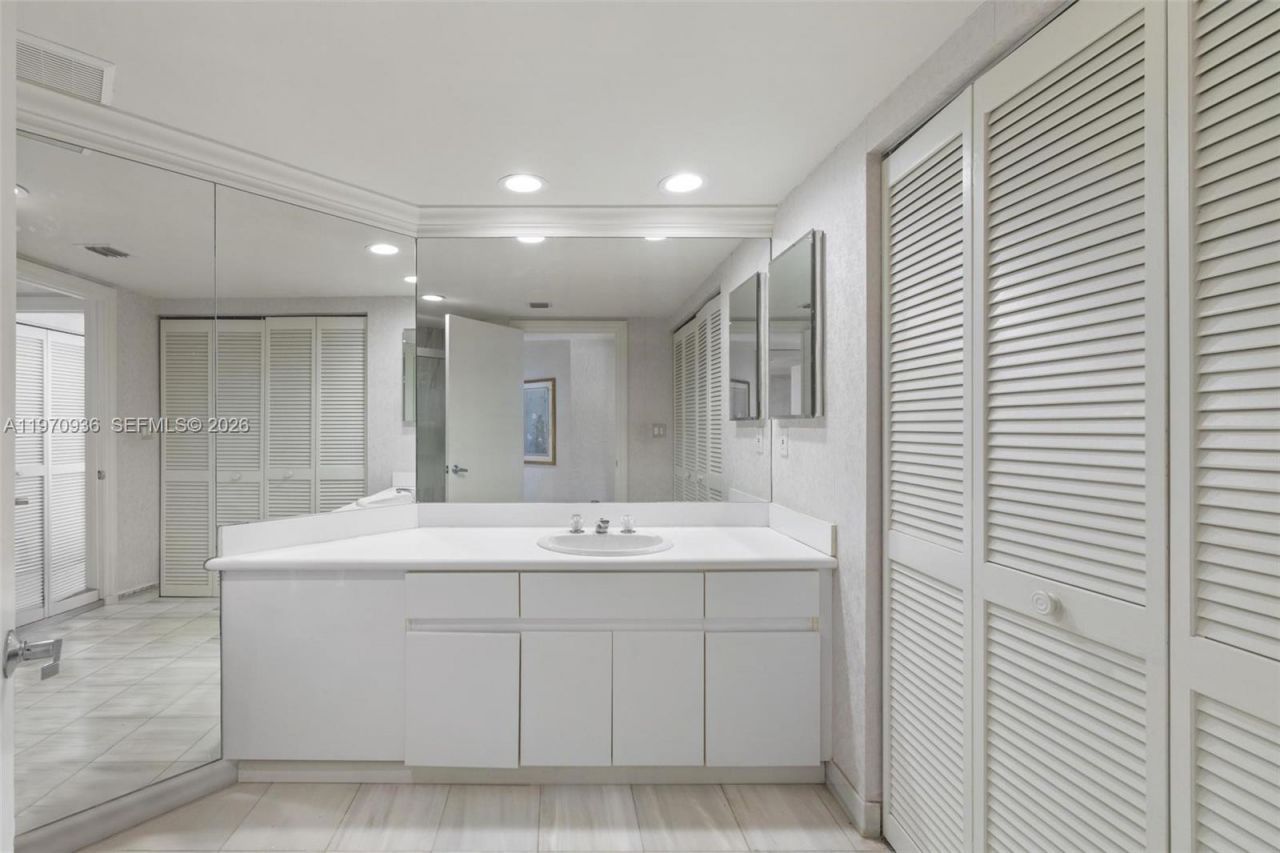 16425 Collins Ave, Unit 2311, Sunny Isles Beach, FL 33160 Photo