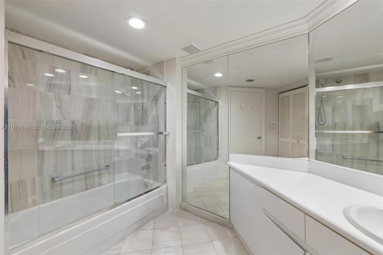 16425 Collins Ave, Unit 2311, Sunny Isles Beach, FL 33160 Photo