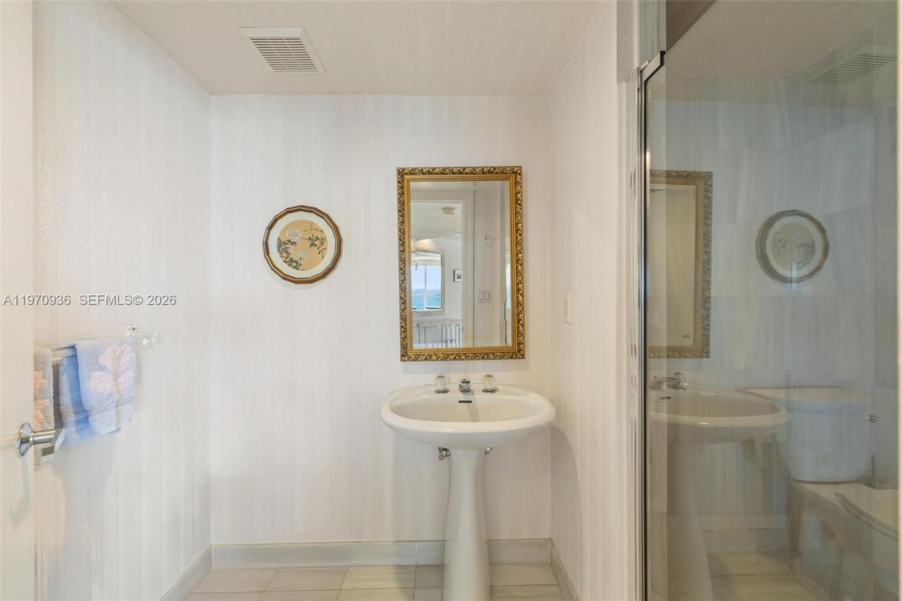 16425 Collins Ave, Unit 2311, Sunny Isles Beach, FL 33160 Photo