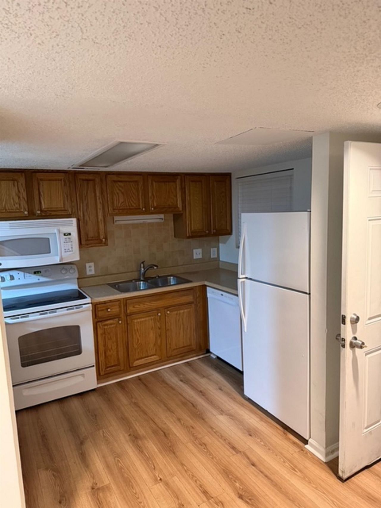 6703 Jefferson Pl. Photo 4