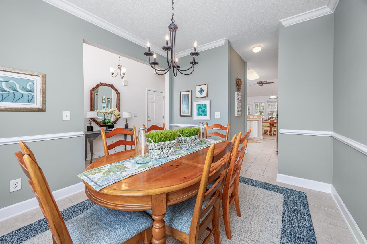 6095 Catalina Dr. Photo 3